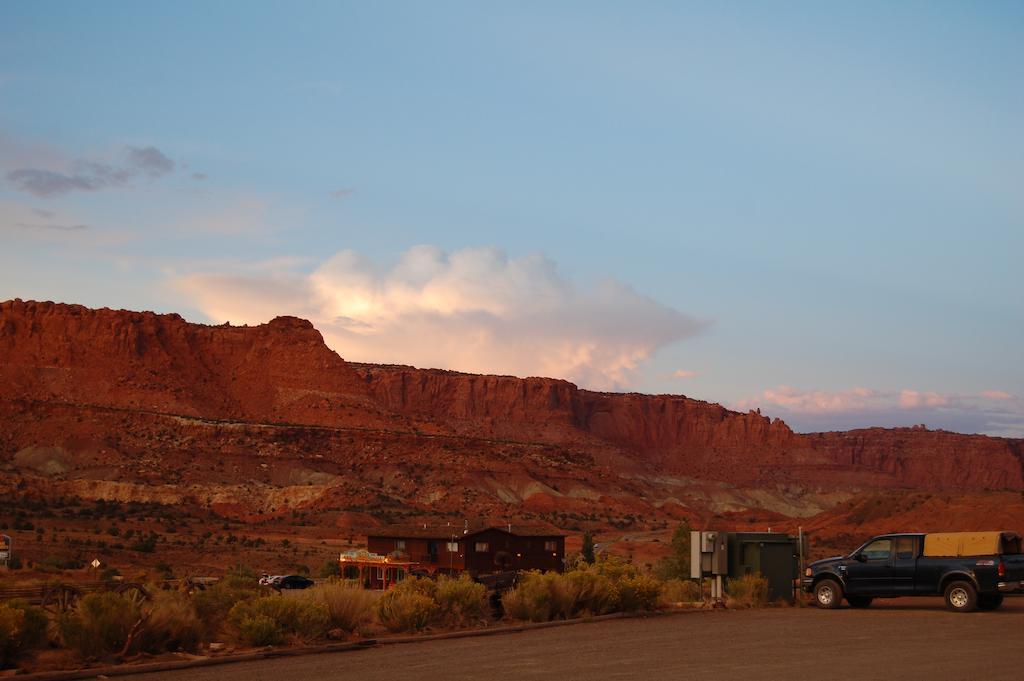 The Rim Rock Inn Тори Екстериор снимка