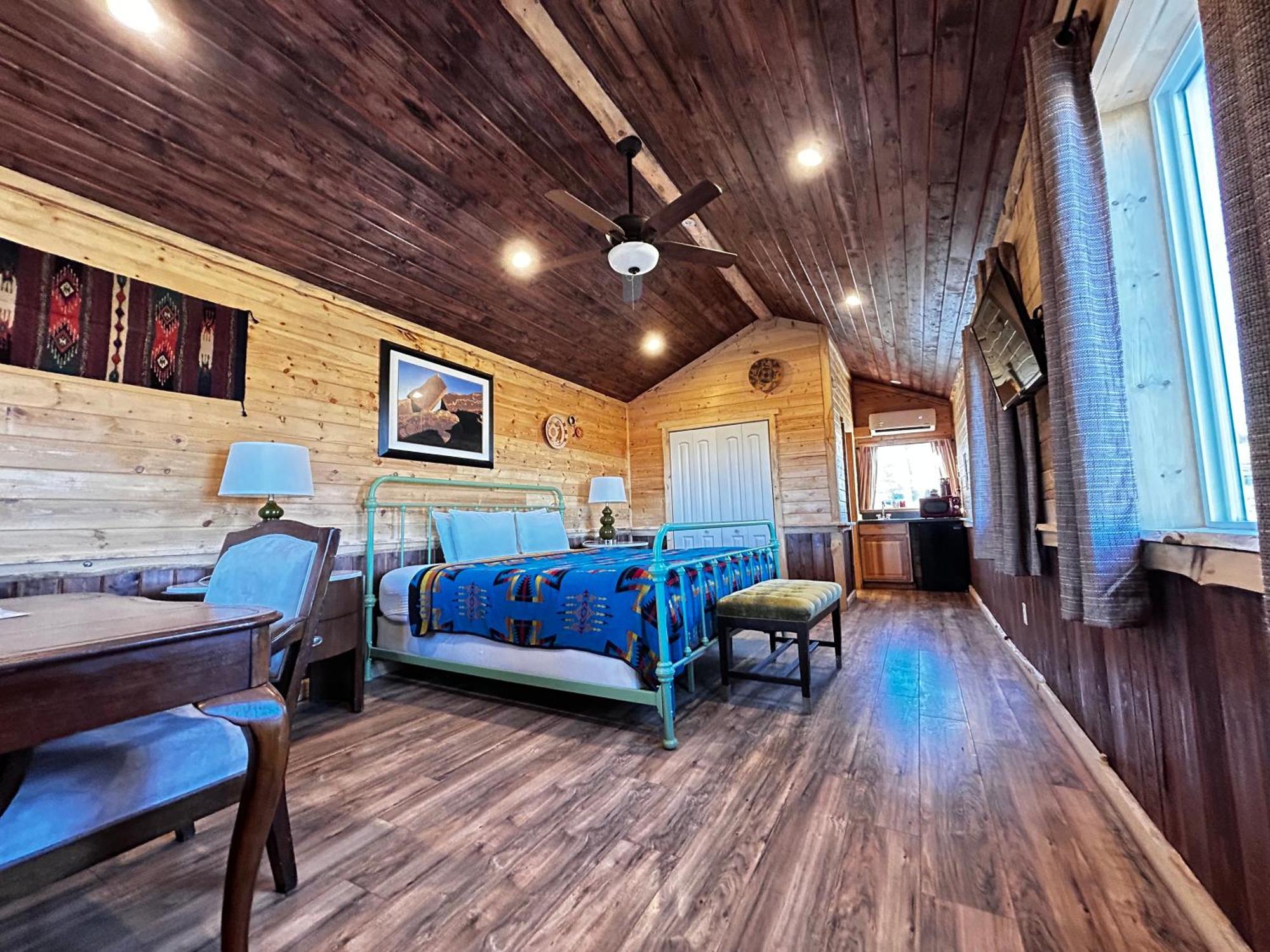The Rim Rock Inn Тори Екстериор снимка